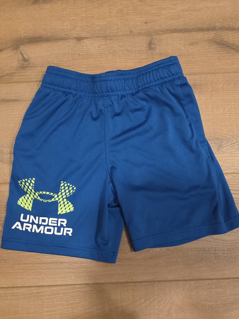 Under Armour Boys Blue Athletic Shorts with Neon Logo Size Youth Small